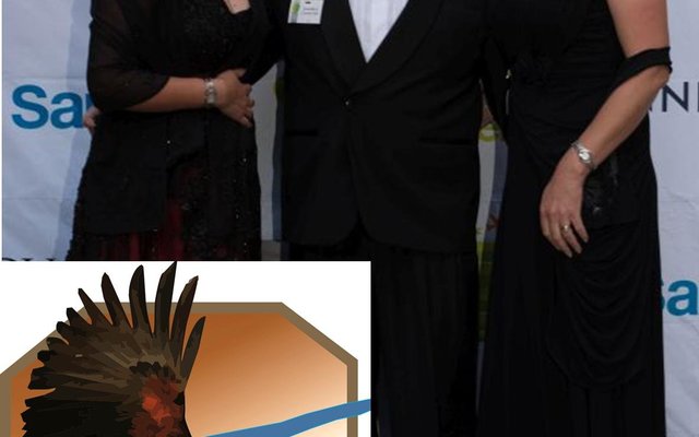 Vlnr is Anje Badenhorst, saam met Tot en Isabel Fourie tydens ‘n prestige geleentheid waar Strandskloof Karavaanpark met goud beloon is.